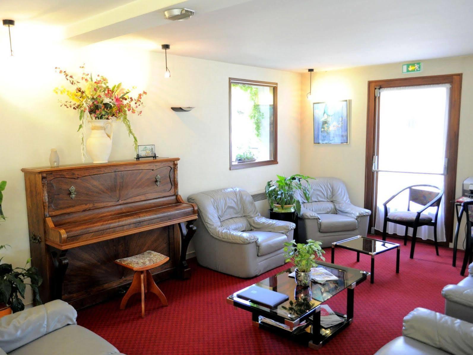 Hotel Restaurant Le Relais De Pouilly Экстерьер фото